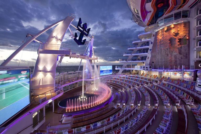 Interiors, Allure, Allure of the Seas,
Aqua theater,
